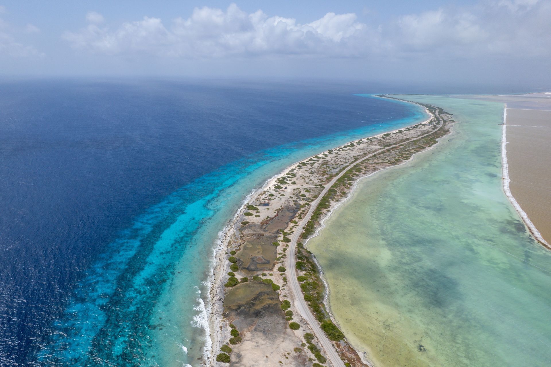 A coastal road between turquoise Caribbean water and the lagoon on Bonaire